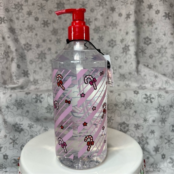 Sanrio Hello Kitty Christmas Scented Hand Soaps - Candy Cane Kisses &Snow Flurry - Picture 5 of 12